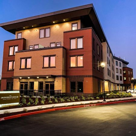 The Independence Hotel Exterior foto